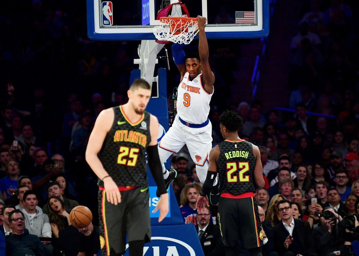 九游体育-包含NBA季后赛赛程吃紧，巴塞罗那国际比赛日调整名单，引发热议，控场能力受关注的词条