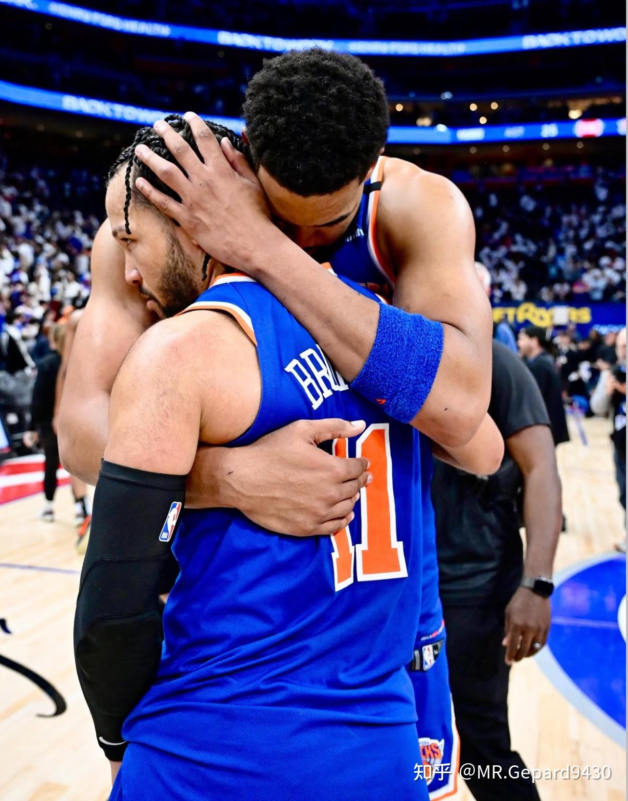 Jiuyou Sports-包含纽约尼克斯训练开放日；转会期队长鼓劲引欢呼；NBA季后赛在即；身体对抗强度拉满的词条