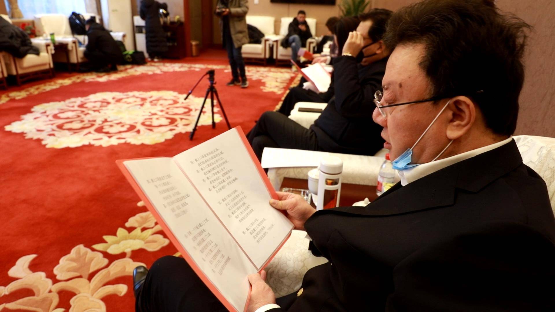 九游体育入口-包含法兰克福迎葡超关键赛，赛前调整名单，引发热议，医务组通报恢复的词条